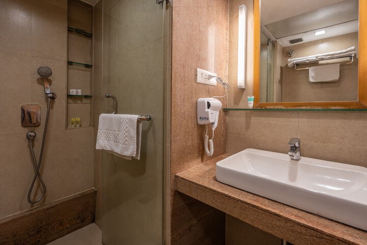 Room 10 of 20