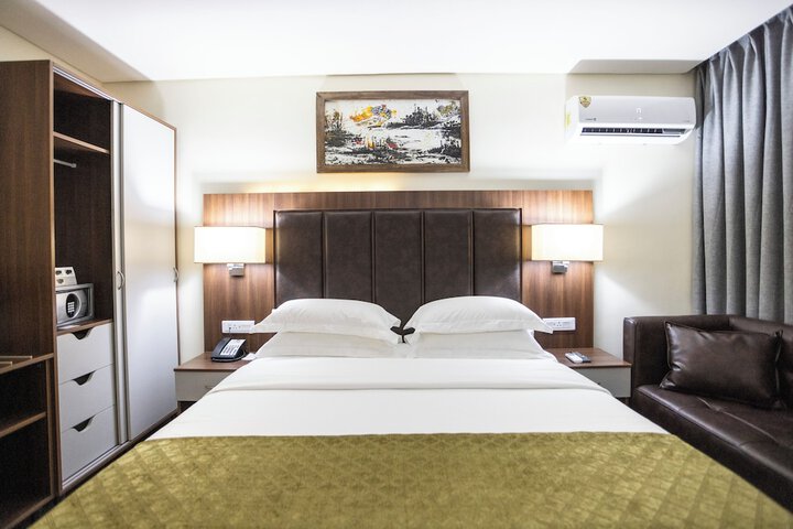 Room 6 of 31