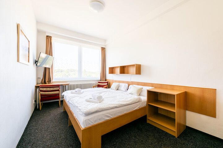 Room 25 of 100