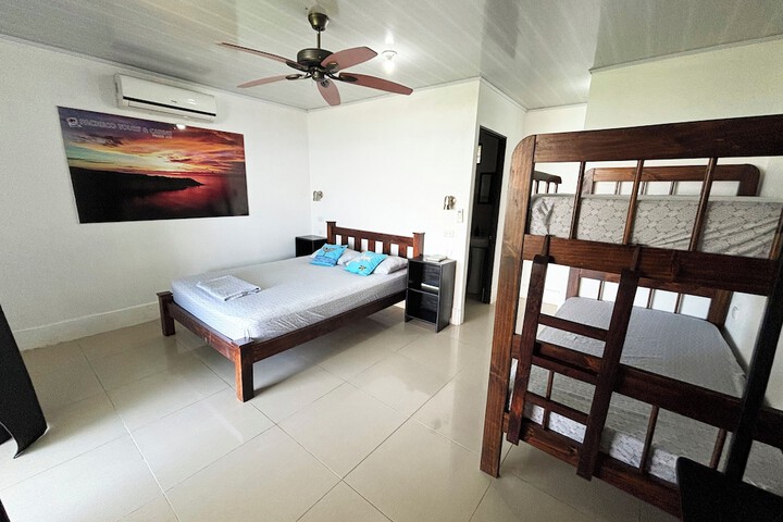 Room 9 of 32