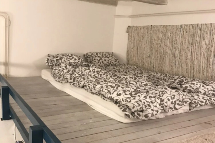 Room 6 of 11