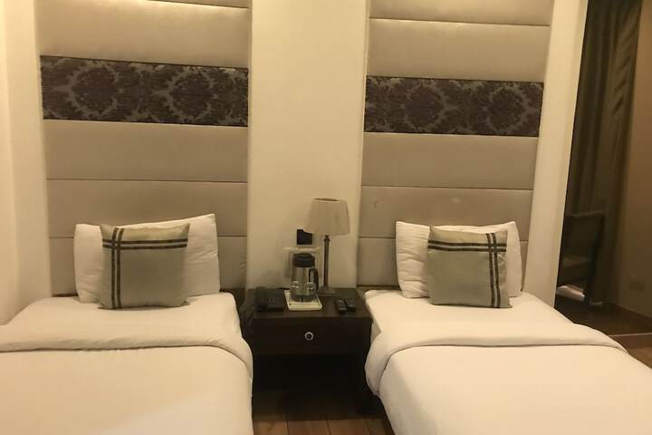 Room 8 of 37