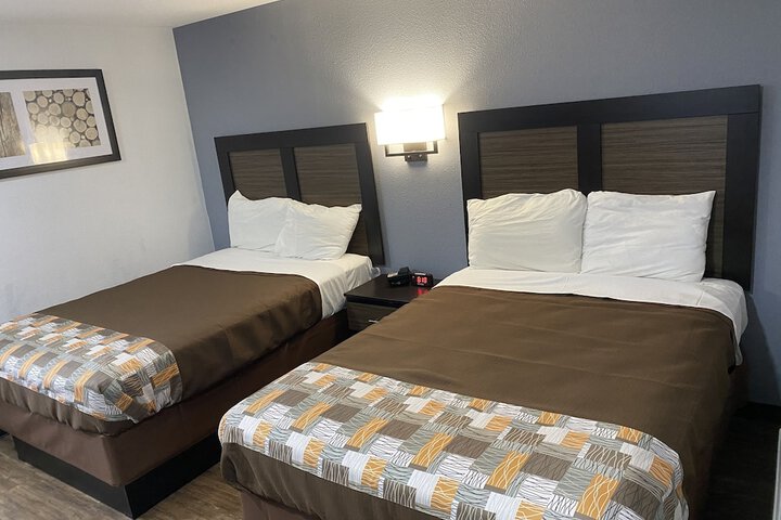 Business King Bed (6 of 9)