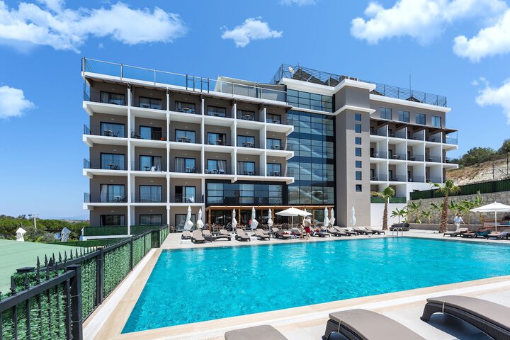 Hotel Pool