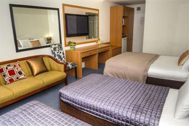 Room 14 of 32