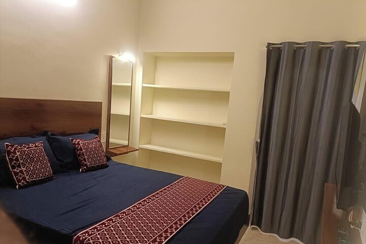 Room 3 of 16