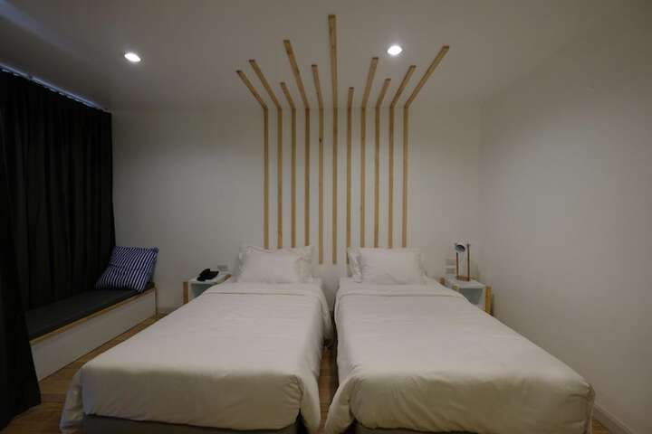 Room 10 of 40