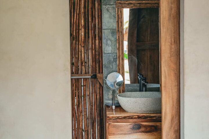 Room 53 of 75