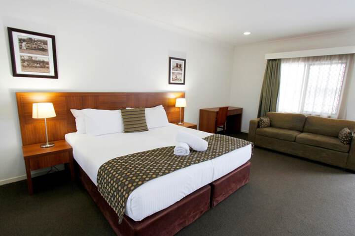 Room 16 of 38