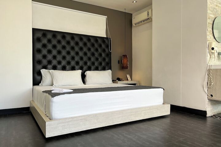 Room 27 of 68