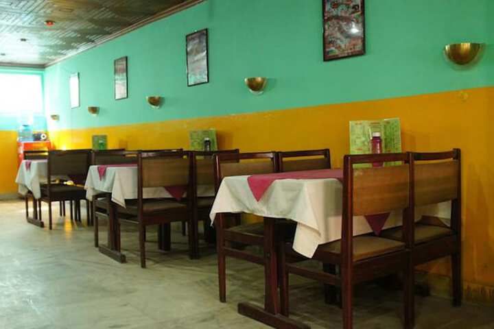 Dining 4 of 17