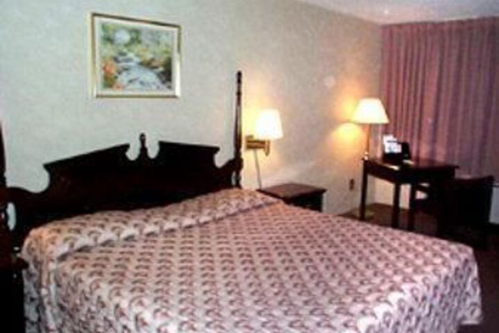 Room 4 of 8