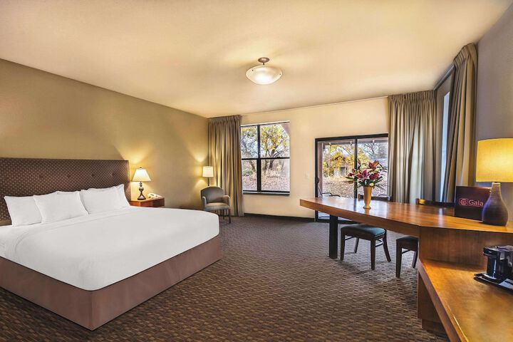 1 King Bed (9 of 10)