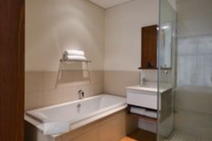 Room 3 of 33
