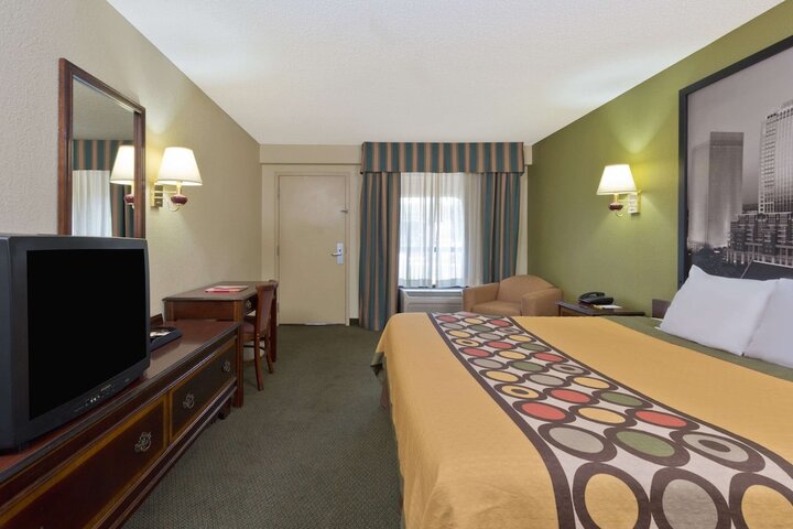 1 King Bed (3 of 8)