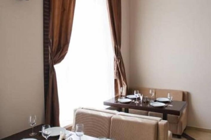 Dining 43 of 48