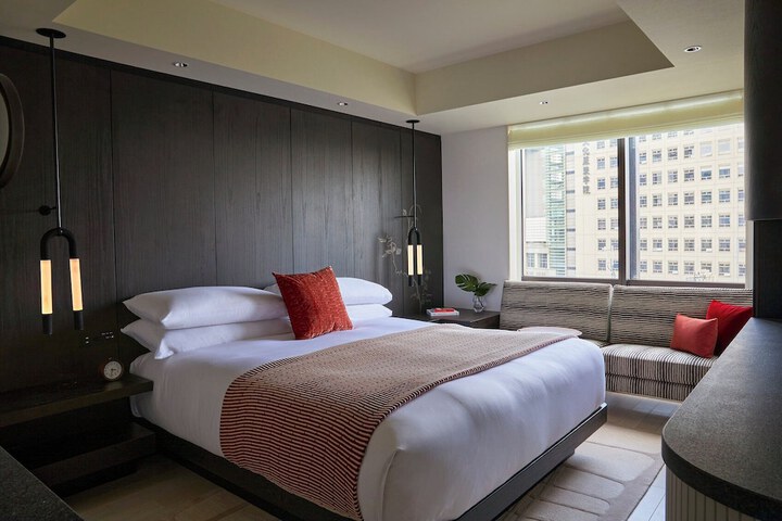 Room 10 of 163