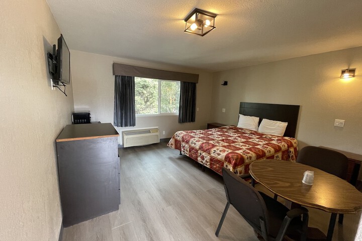 Room 4 of 18