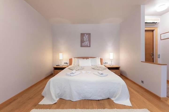 Room 16 of 40