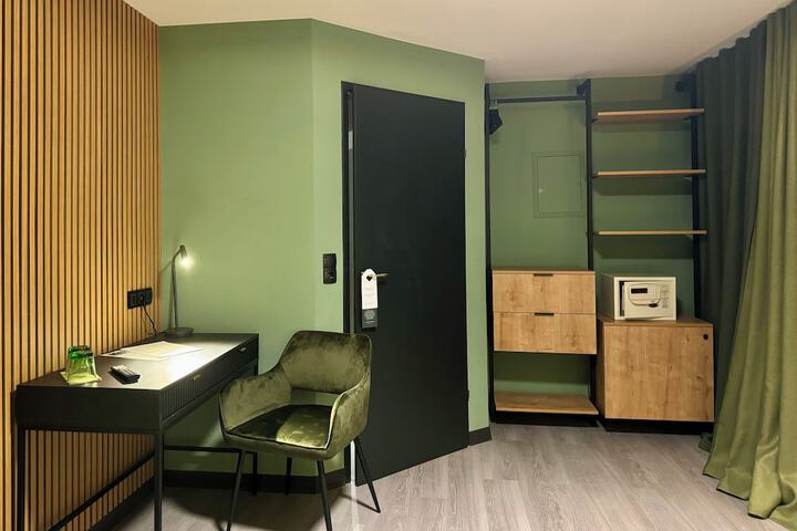 Room 32 of 90