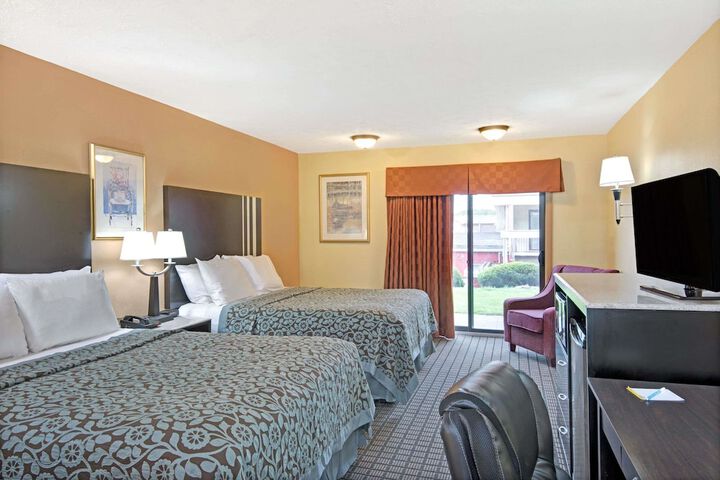 1 Queen Bed (6 of 16)