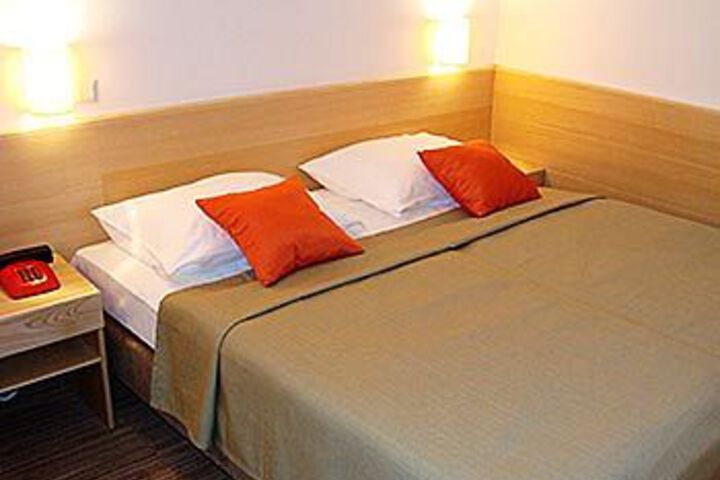 Room 15 of 29