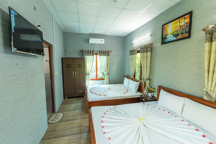 Room 9 of 42
