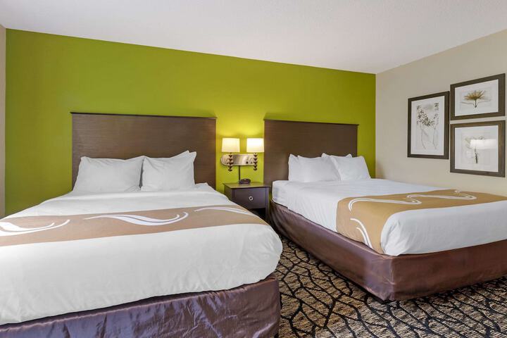 Queen Bed Accessible (9 of 11)