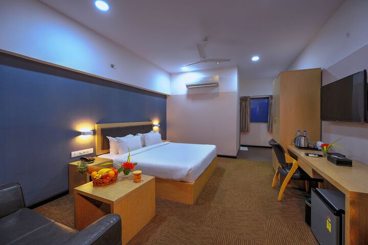 Room 5 of 33