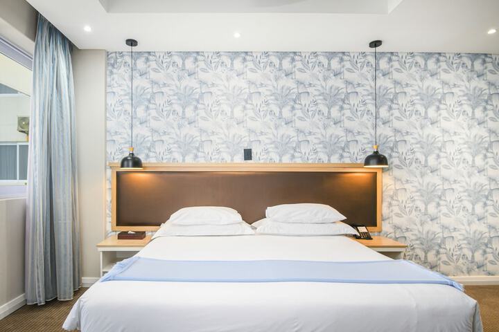 Room 11 of 203