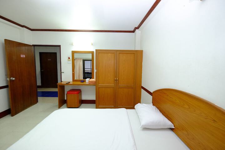 Room 11 of 39