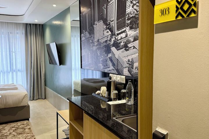 Room 9 of 30