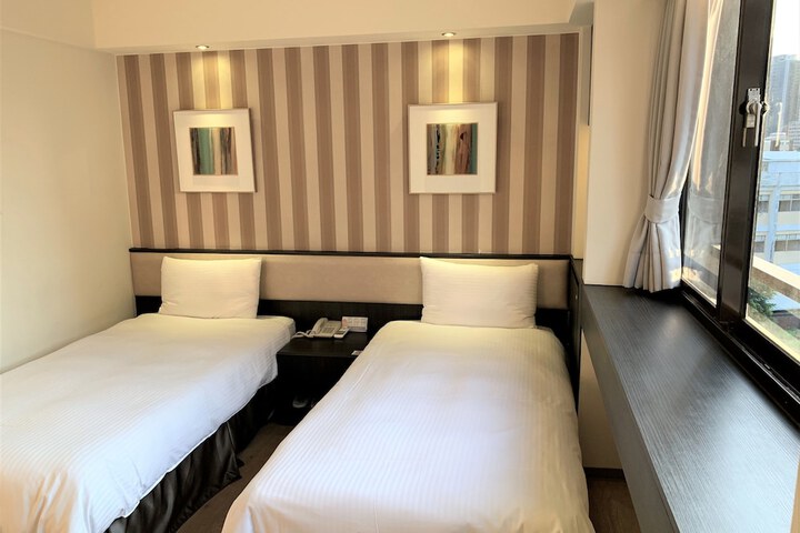 Room 16 of 62