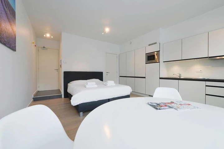 Room 5 of 11