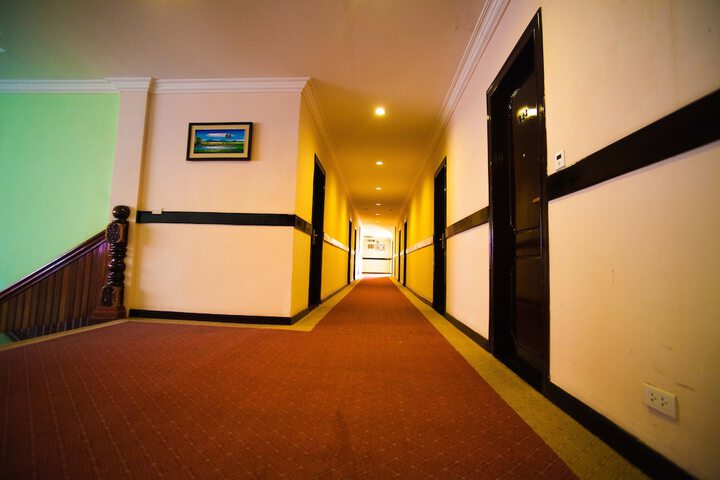 Ballroom/Hall 69 of 81