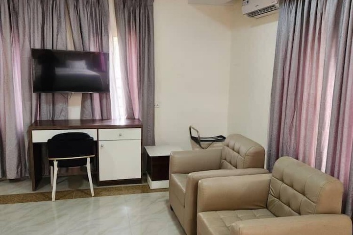 Room 5 of 34