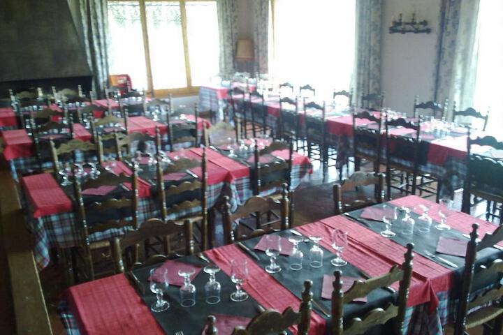 Dining 32 of 48