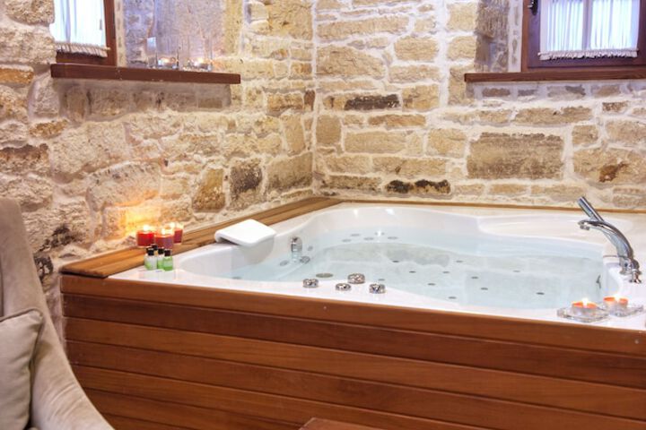 Hot Tub 22 of 26