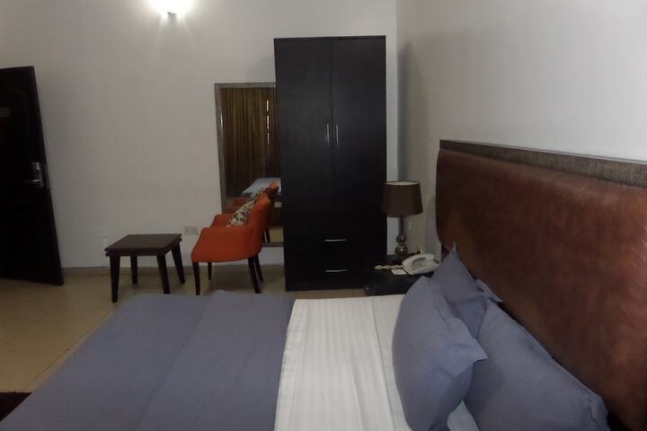 Room 3 of 20