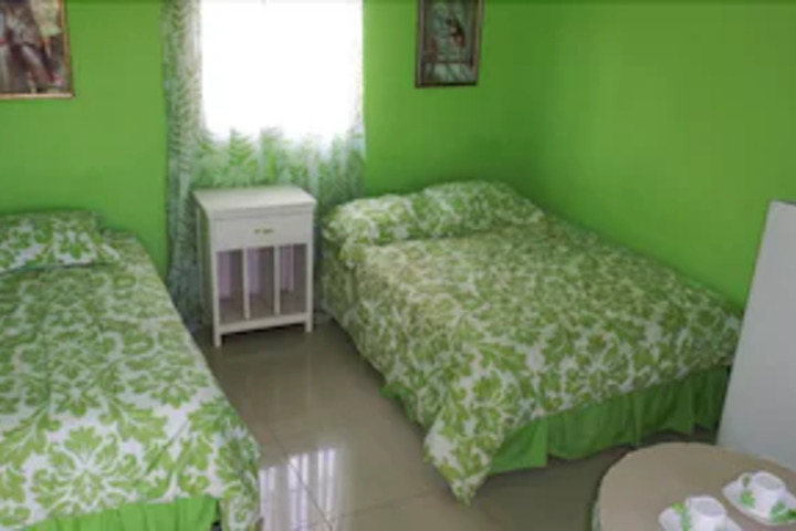 Room 5 of 9