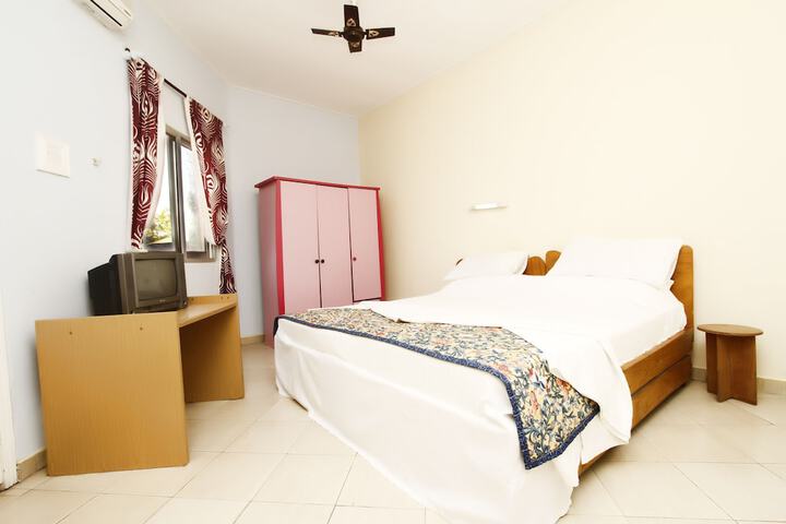 Room 2 of 5