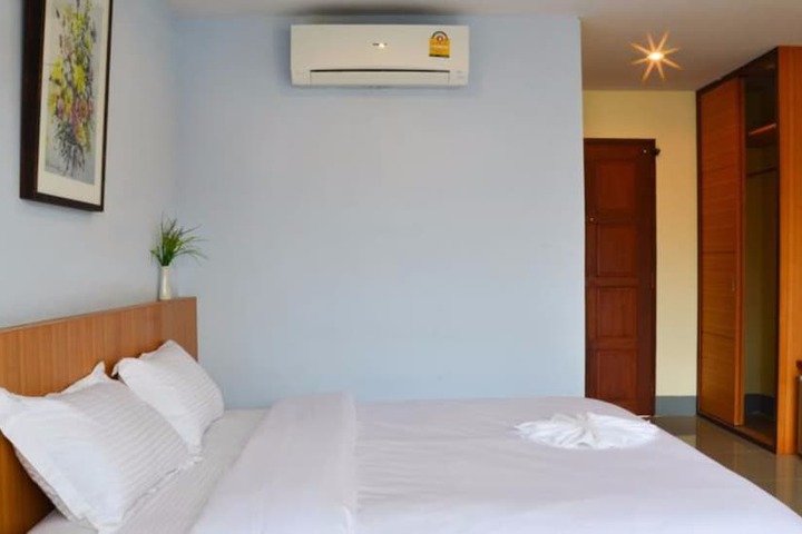 Room 4 of 20
