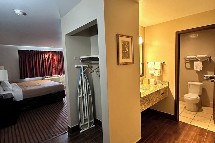 1 King Bed (5 of 16)