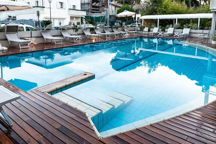 Pool 32 of 38