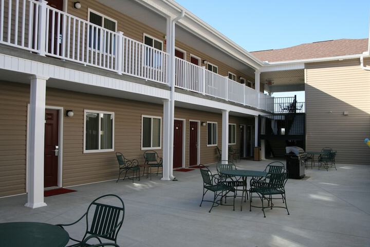 Hotel Exterior 31 of 38