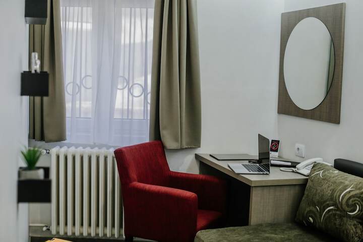 Room 28 of 58