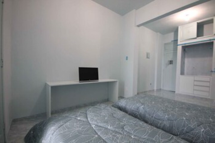 Room 17 of 28