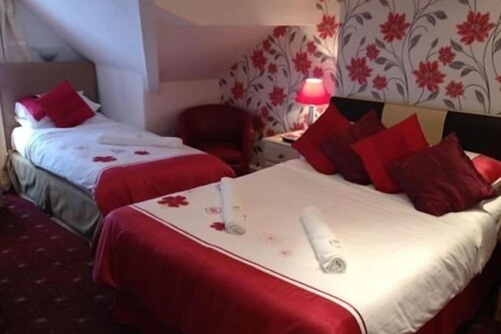 Room 12 of 18