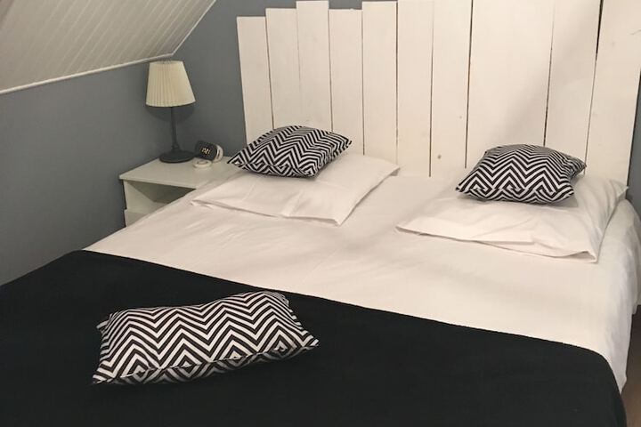 Room 3 of 7
