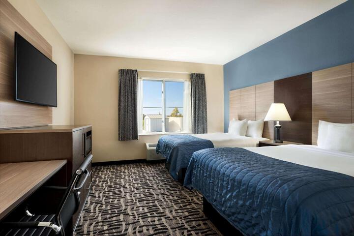 2 Queen Beds (3 of 13)